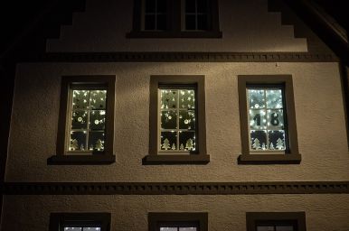 Adventsfenster Rembruecken 2020 – Fenster 18.12.