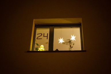 Adventsfenster Rembruecken 2020 – Fenster 24.12.